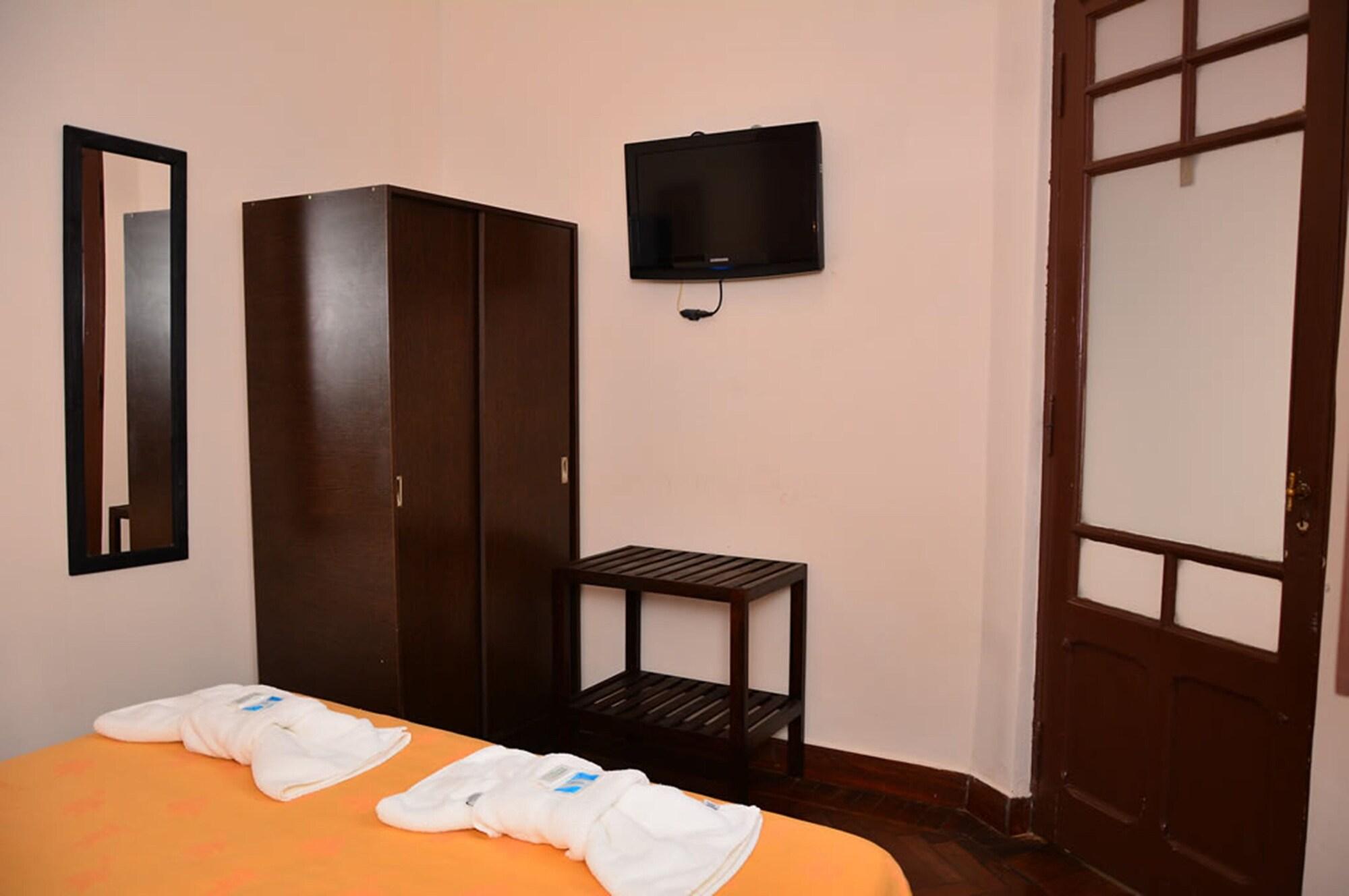 Hotel La Giralda Salta Bagian luar foto
